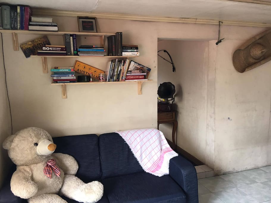 INSIDE SPACE:reading/board games corner