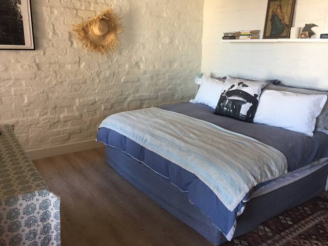 Beach House with spectacular views – Free Wifi gallery image 2