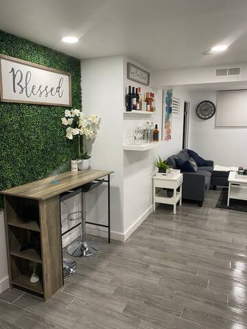 HIDDEN GEM! CLOSE TO LGA AIRPORT gallery image 2