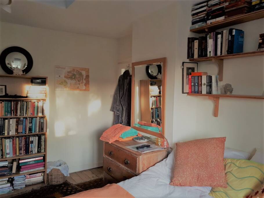Russet room: door, fresh bathrobe, mirrors, towels, reading lamp