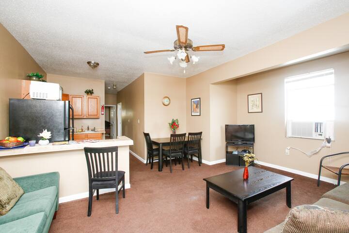 Comfy 3 bdrm duplex in Upper Ninth.