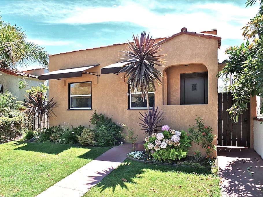 Adorable Beach Bungalow Houses for Rent in Long Beach, California