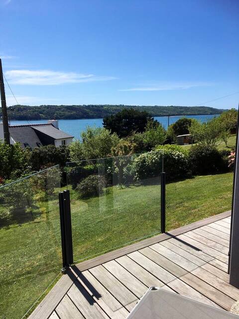 Sea view. Independent access. Breakfast included