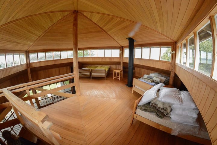 Second floor with 4 single beds