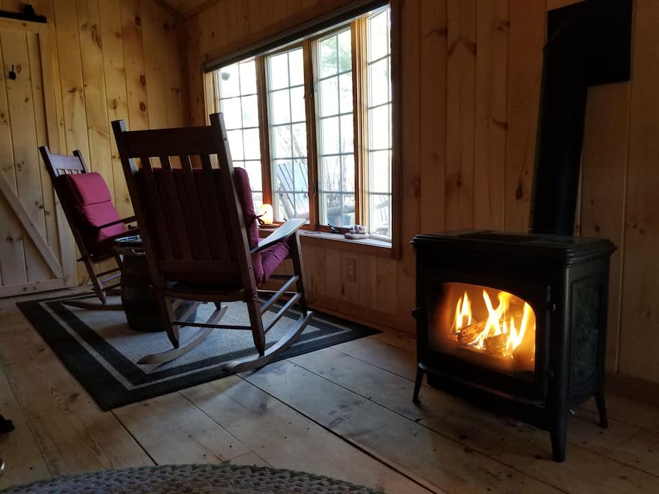 A red cabin on Turtle Pond, North Stonington, Connecticut, United States, photo 7 of 10