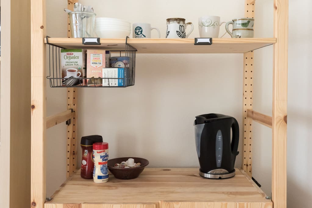 Sideboard with instant coffee, tea and oatmeal!