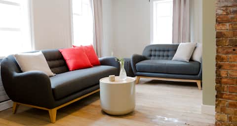 Old Charm Apt - V8 Black house