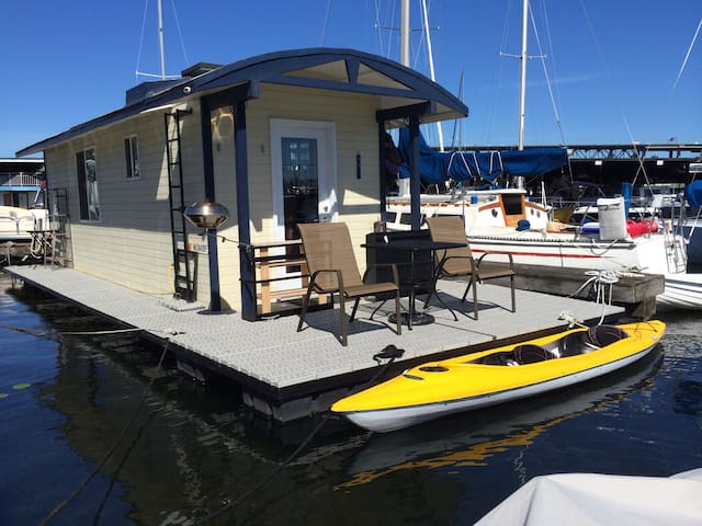 Modern Houseboat on Lake Union Houseboats for Rent in Modern Houseboat on Lake Union Houseboats for Rent in