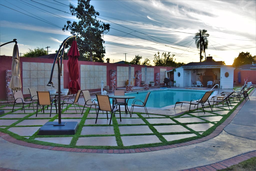 Watch the Californian sunset by the pool