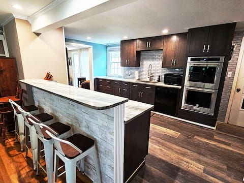 Family Oasis 4bd/2ba Private Home & Yard