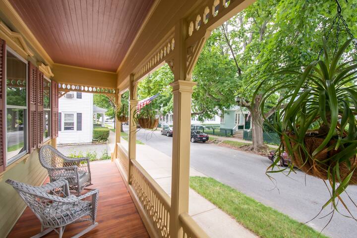 A Seaside Meditation Sanctuary
