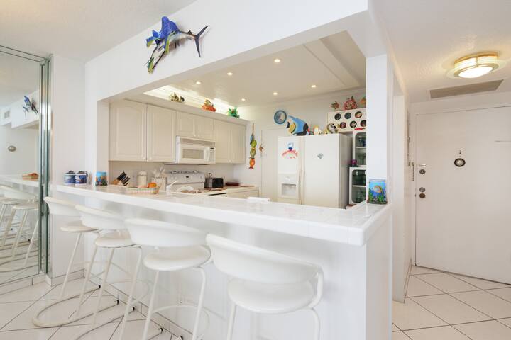 Gorgeous Oceanfront 2/2 Condo 1506 gallery image 2