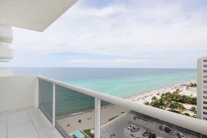 Gorgeous Oceanfront 2/2 Condo 1506