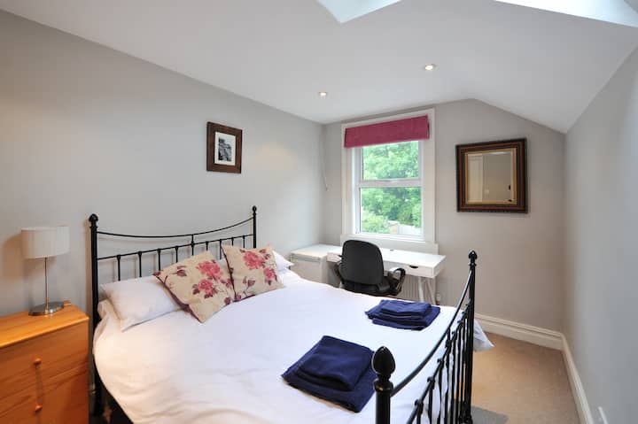 Spavaća soba 3 bračna kreveta