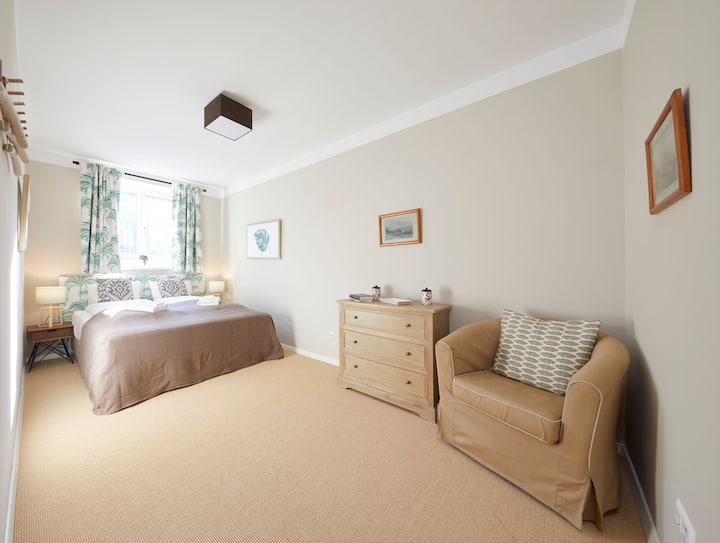 小型卧室2 -标准双人床