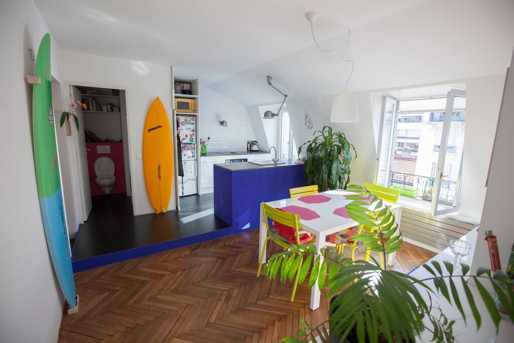 Salle à manger et cuisine spacieuses