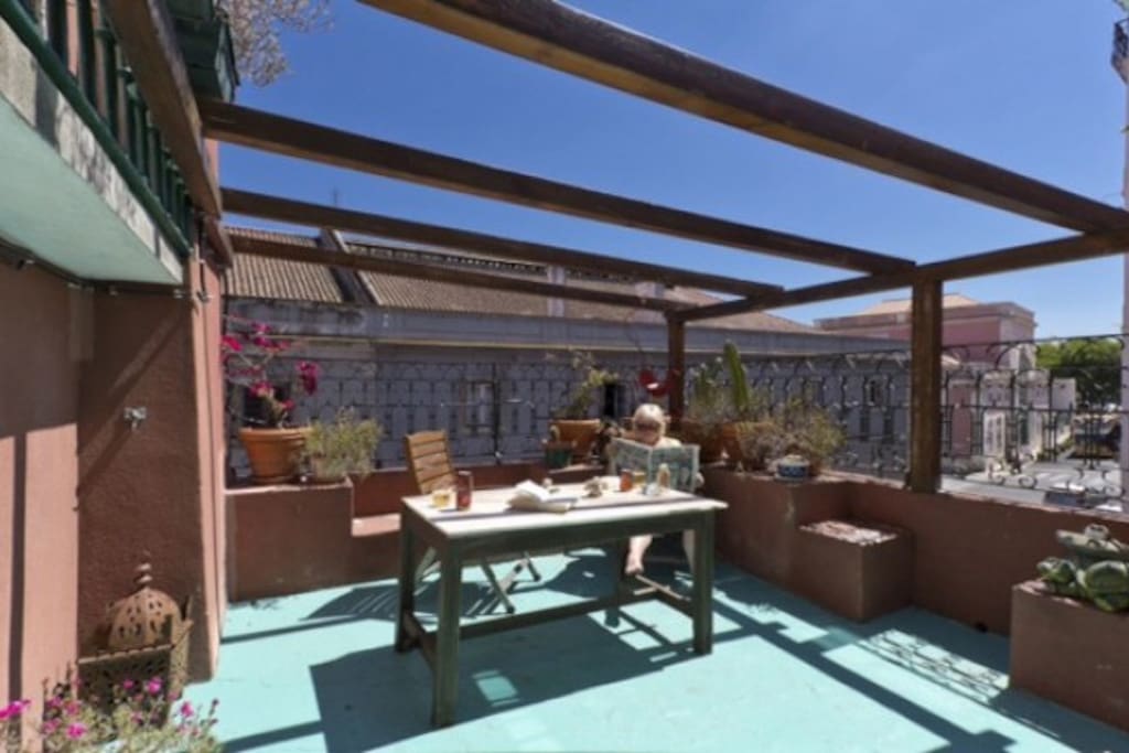 The terrace is the perfect relaxing spot to end each day reading a book, savoring a glass of Portuguese wine