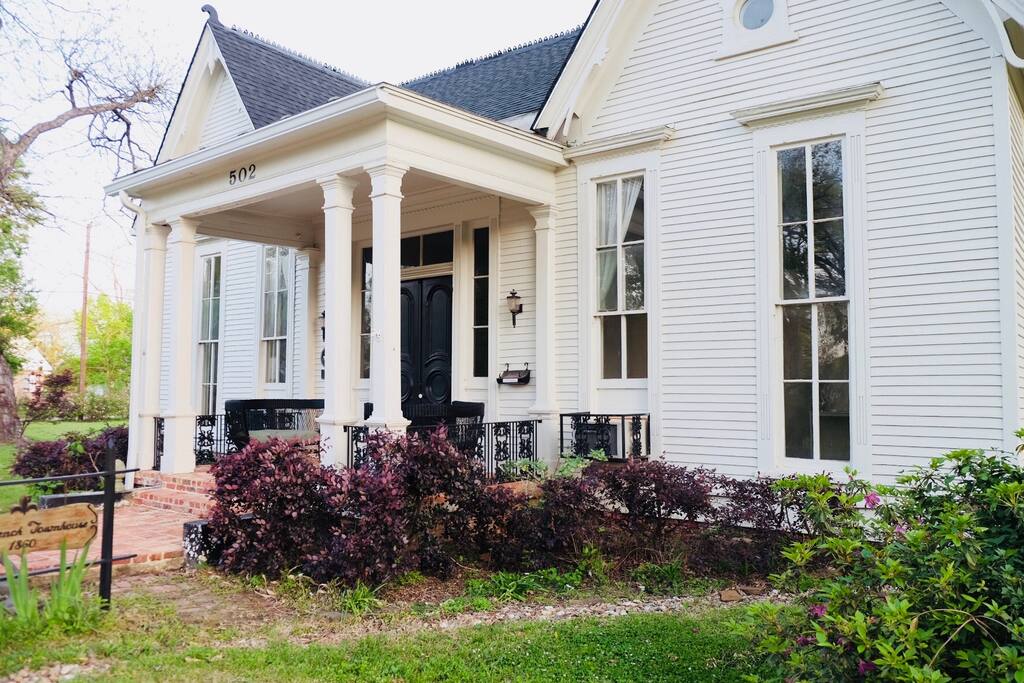 Historic Jefferson French Townhouse Bikes/Extras Houses for Rent in