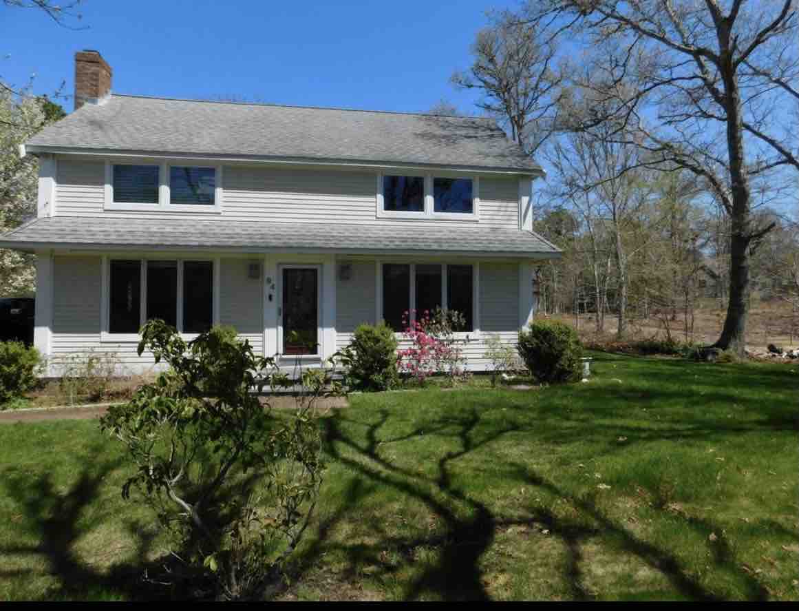 Successful Airbnb property: Cheerful and spacious 3BR, indoor fireplace in East Harwich