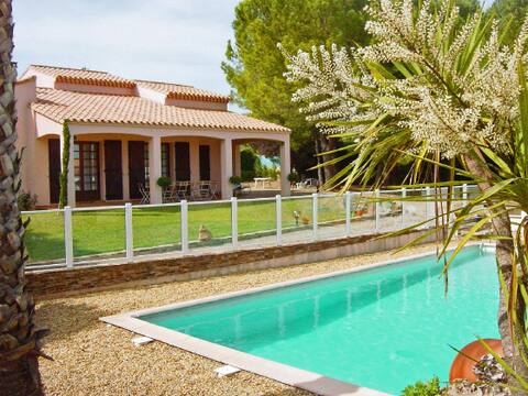  House+pool in fab French village