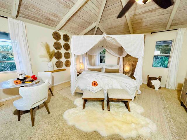 Holualoa Hideaway 15+ guests with guest cottage gallery image 3