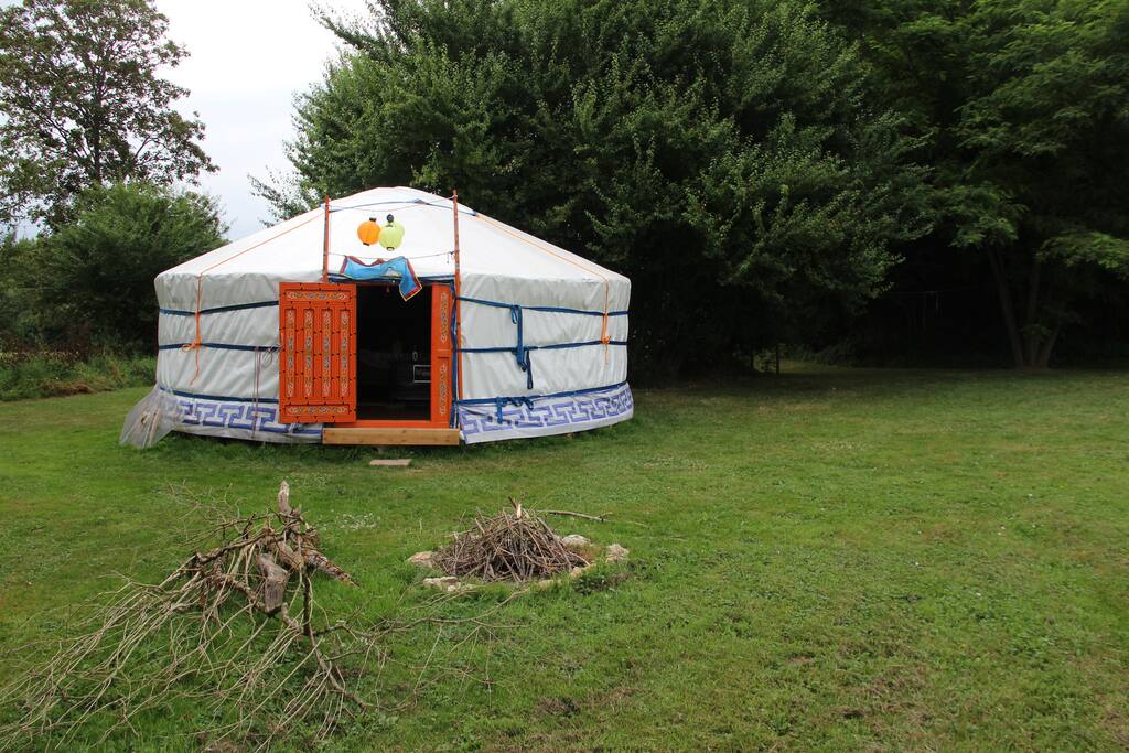 Yurt met vuurplaats