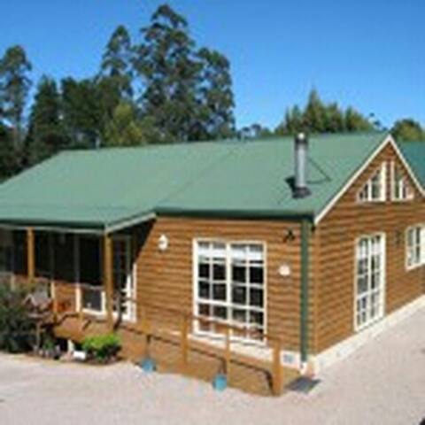 Wattletree Cottage gallery image 2