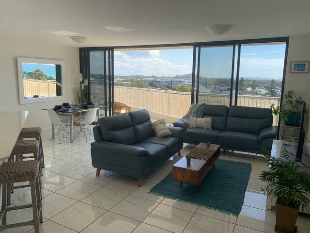 Coolum Beach Fantastic Penthouse.Sunshine Coast. gallery image 3