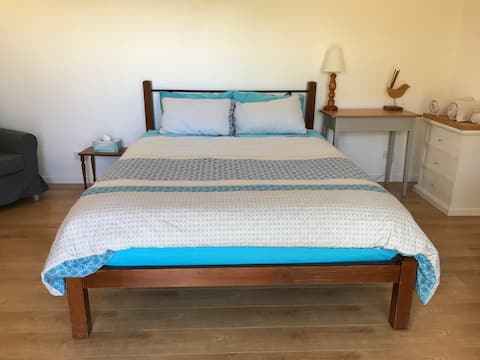 The Nook: By the City, Airport & River