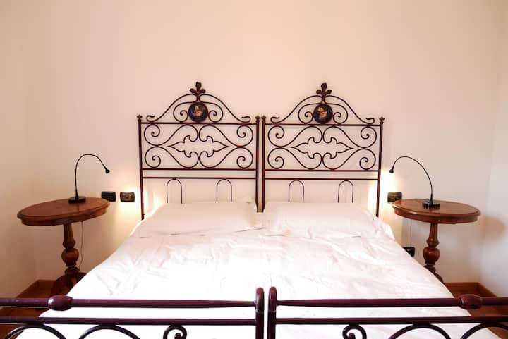 Camera matrimoniale - Main bedroom with big double bed