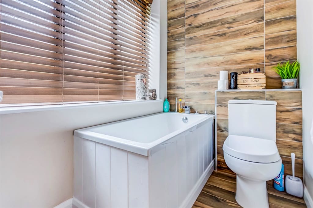 Middle Floor Bathroom