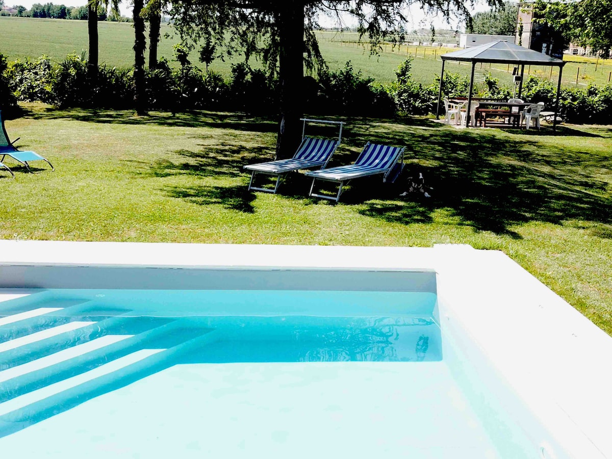 Top performing Airbnb: Enjoy spring near Bibione - with a heated pool in San Michele Al Tagliamento