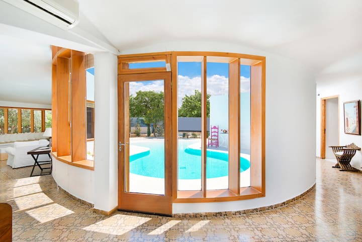 Exceptionally Designed Villa Ixia
