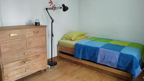 Bright Cozy Room For Up To 2 People