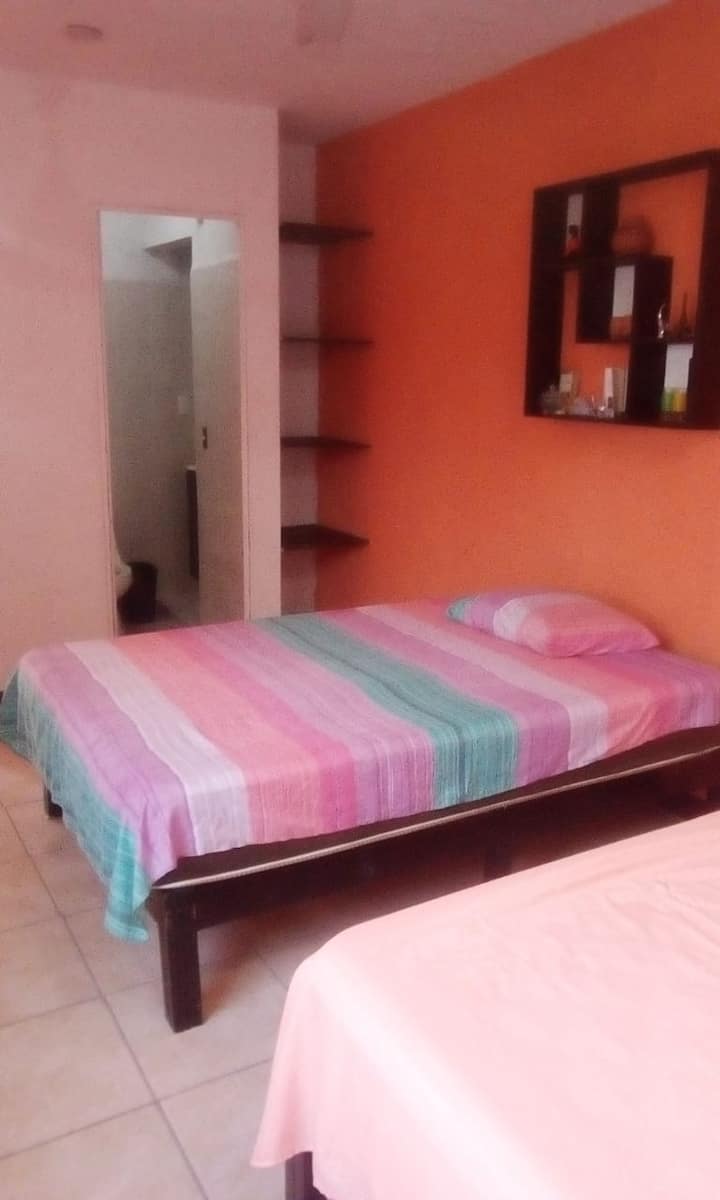 Schlafzimmer 1