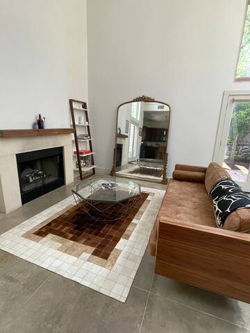 Trendy Loft Home in South of Downtown Austin gallery image 4