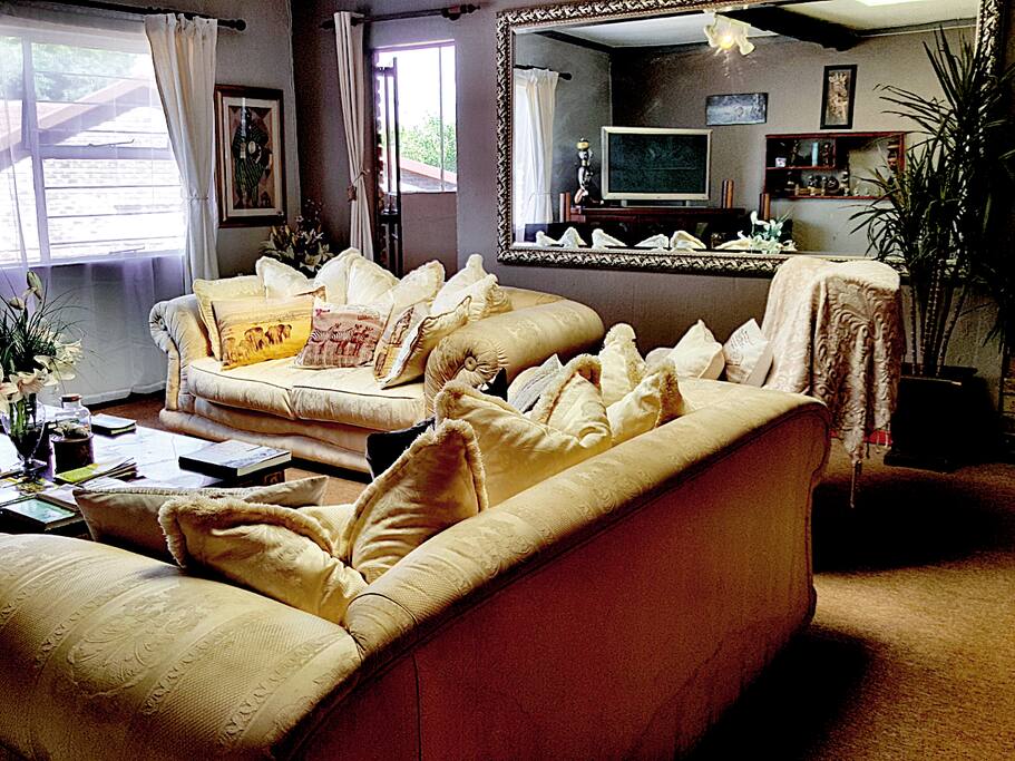 Main Guesthouse Lounge