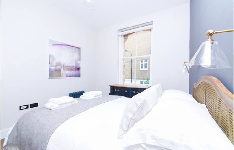 2 Bedroom Flat in Renovated Heritage Building gallery image 3