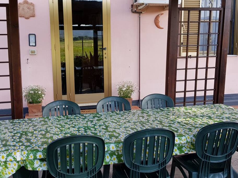 Tavolo all'esterno per pranzi/cene