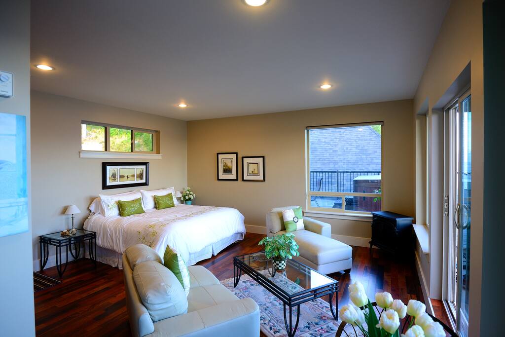 High speed WIFI, HD cable TV and kitchenette in suite