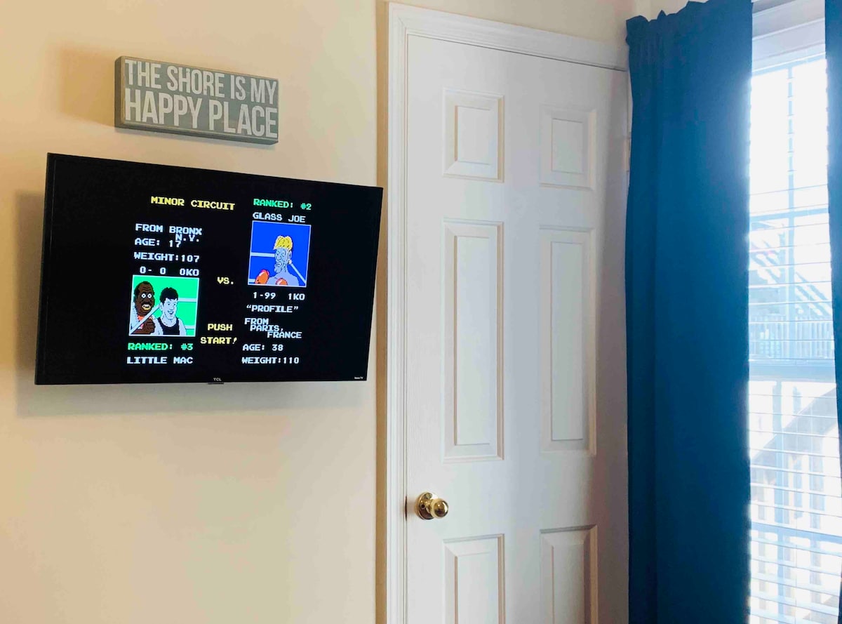 Kinderkamer met NIntendo allemaal spelletjes.  