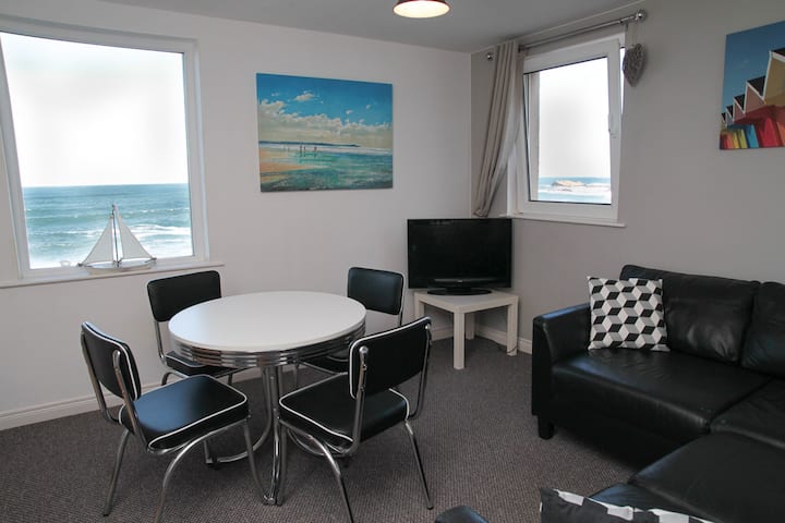 Waves Apartment Oceans 14. Sea Views WiFi Parking