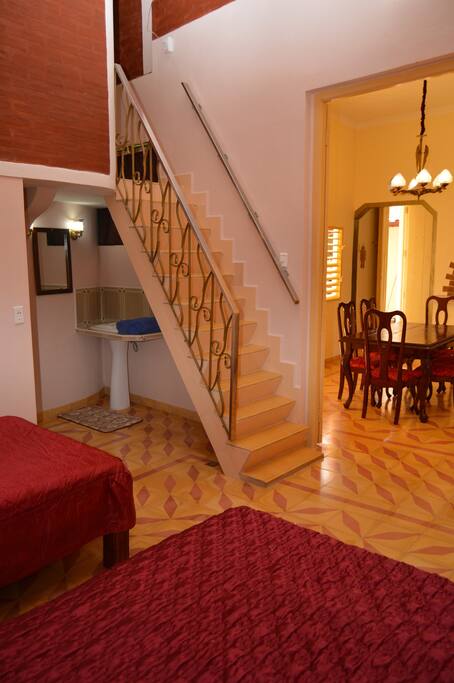 Escalera a cuarto alto de Habitación 2