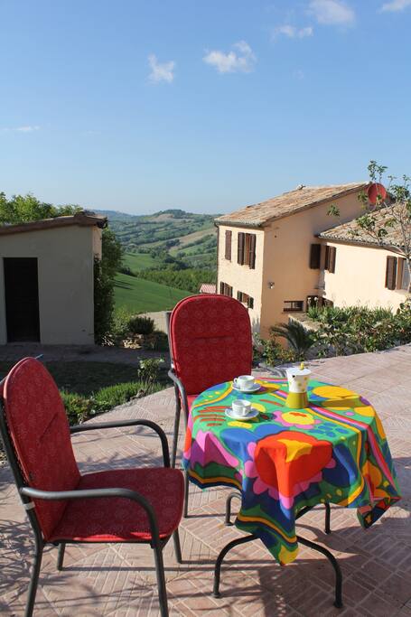 Blick von der Terrasse, rechts im Hintergrund Staffolo