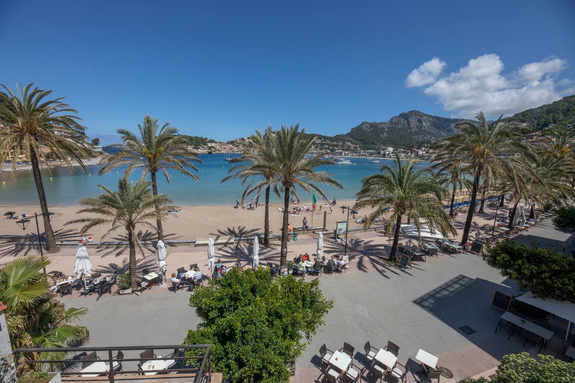 Beachfront Apartment with 3 Bedrooms