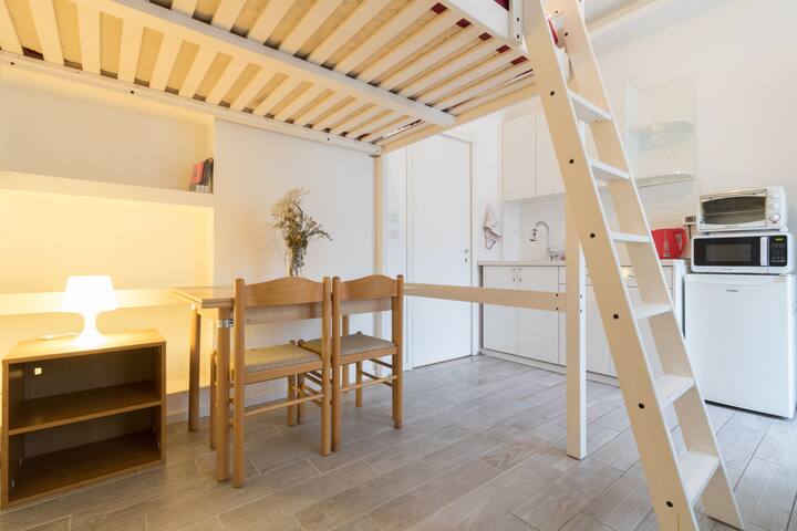 Central Studio Apartment  - BEST Location!