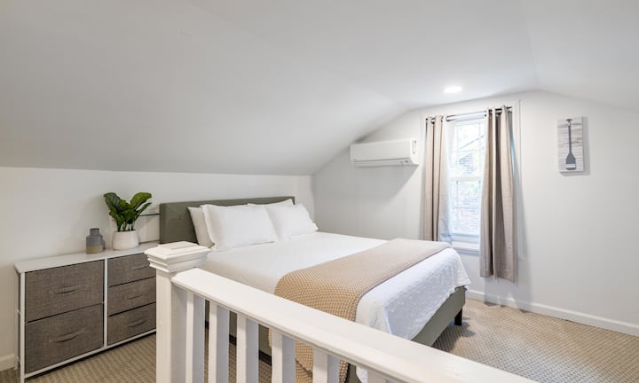 4th bedroom loft with queen