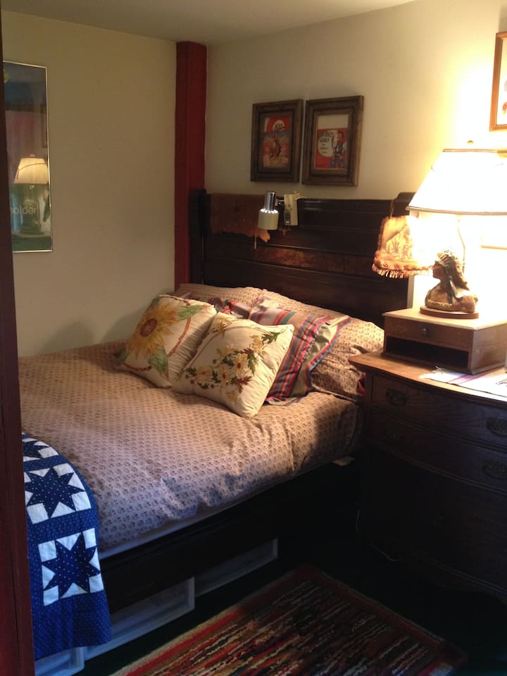 غرفة نوم في الطابق الأول ، سرير مزدوج