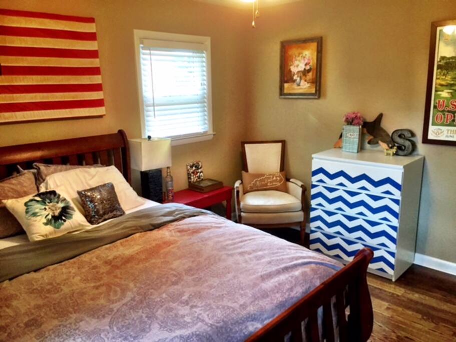 Guest bedroom- Queen bed
