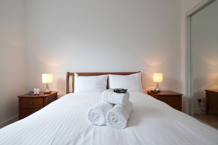 2 BR Apt Walking Distance to Centre & Haymarket gallery image 5